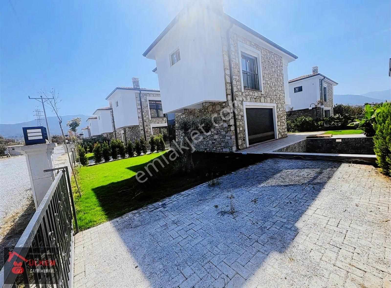 Kuşadası Özel Havuz Otopark Farklı Mimari 3+1 Mstkl Lüks Villa - Görsel 27