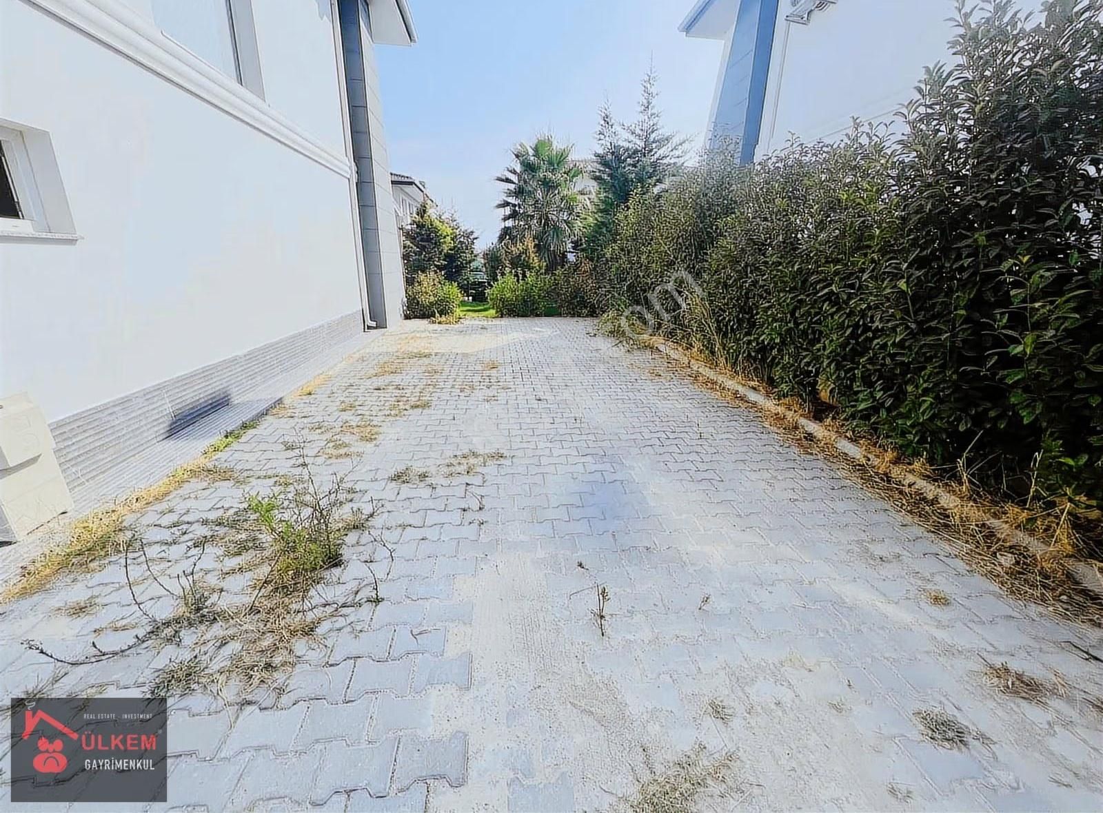 Avm Bölgesi 4+1 Müstakil Geniş Bahçeli Havuzlu Dğl Gazlı Villa - Görsel 31