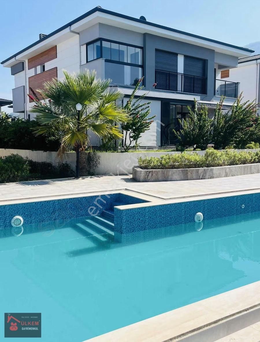 Denize Yakın Havuzlu 3+1 Nezih Konumda Villa - Görsel 26