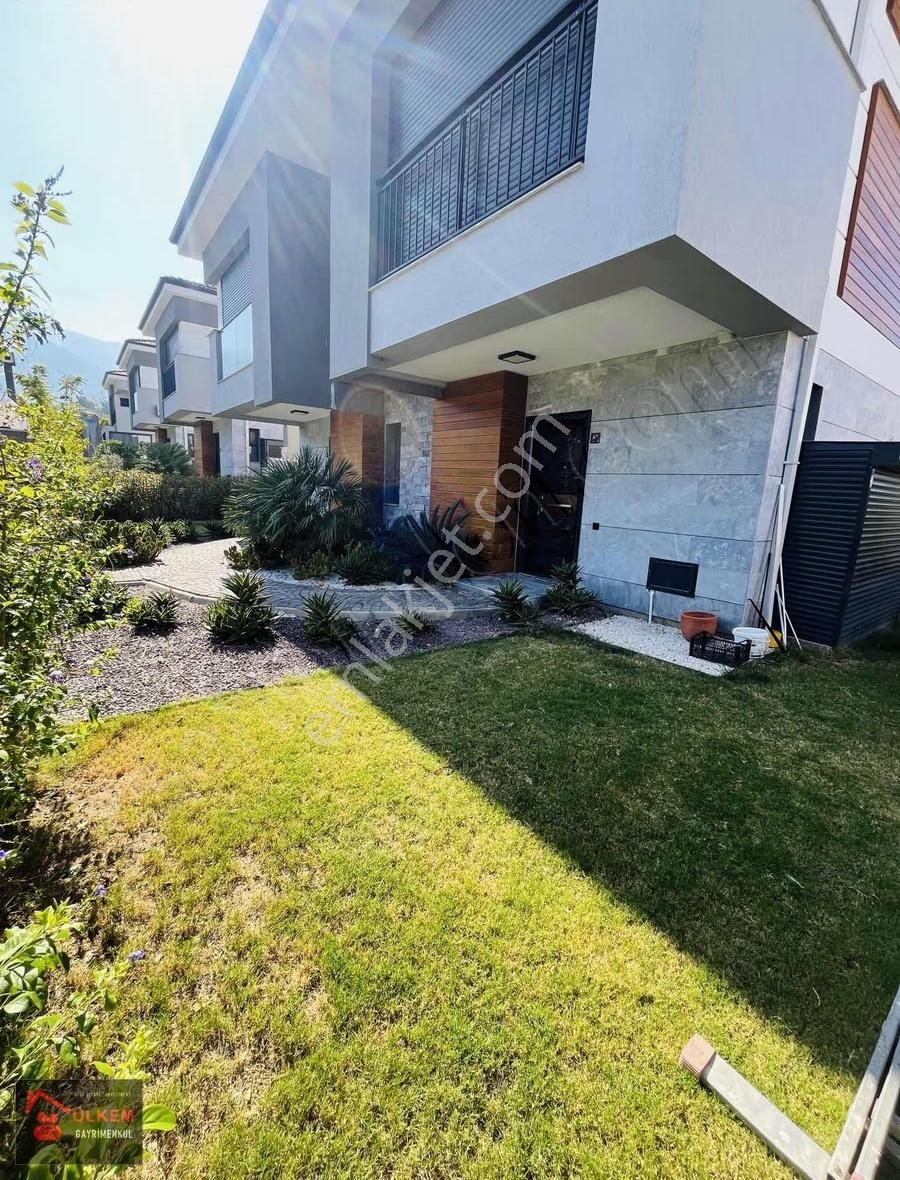 Denize Yakın Havuzlu 3+1 Nezih Konumda Villa - Görsel 20