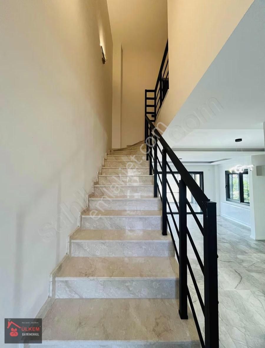 Denize Yakın Havuzlu 3+1 Nezih Konumda Villa - Görsel 9