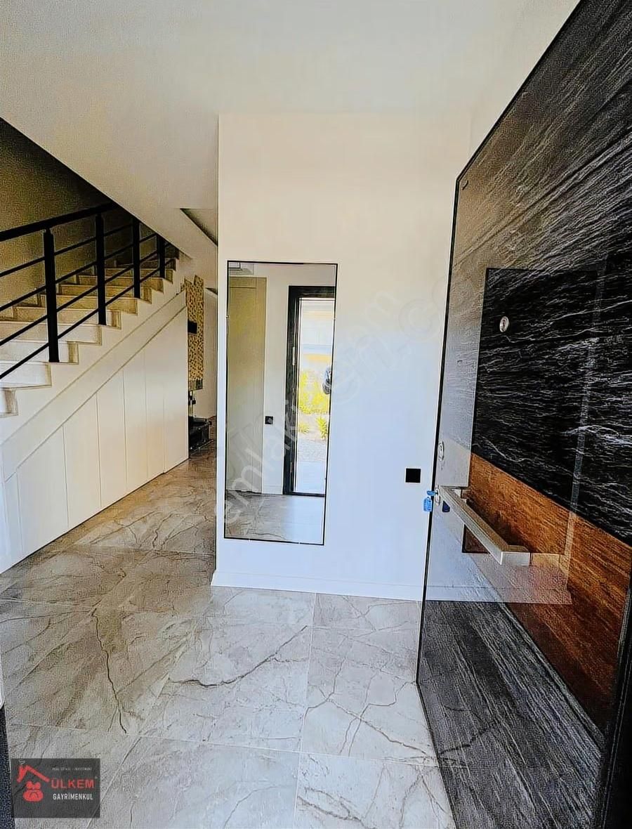 Denize Yakın Havuzlu 3+1 Nezih Konumda Villa - Görsel 10