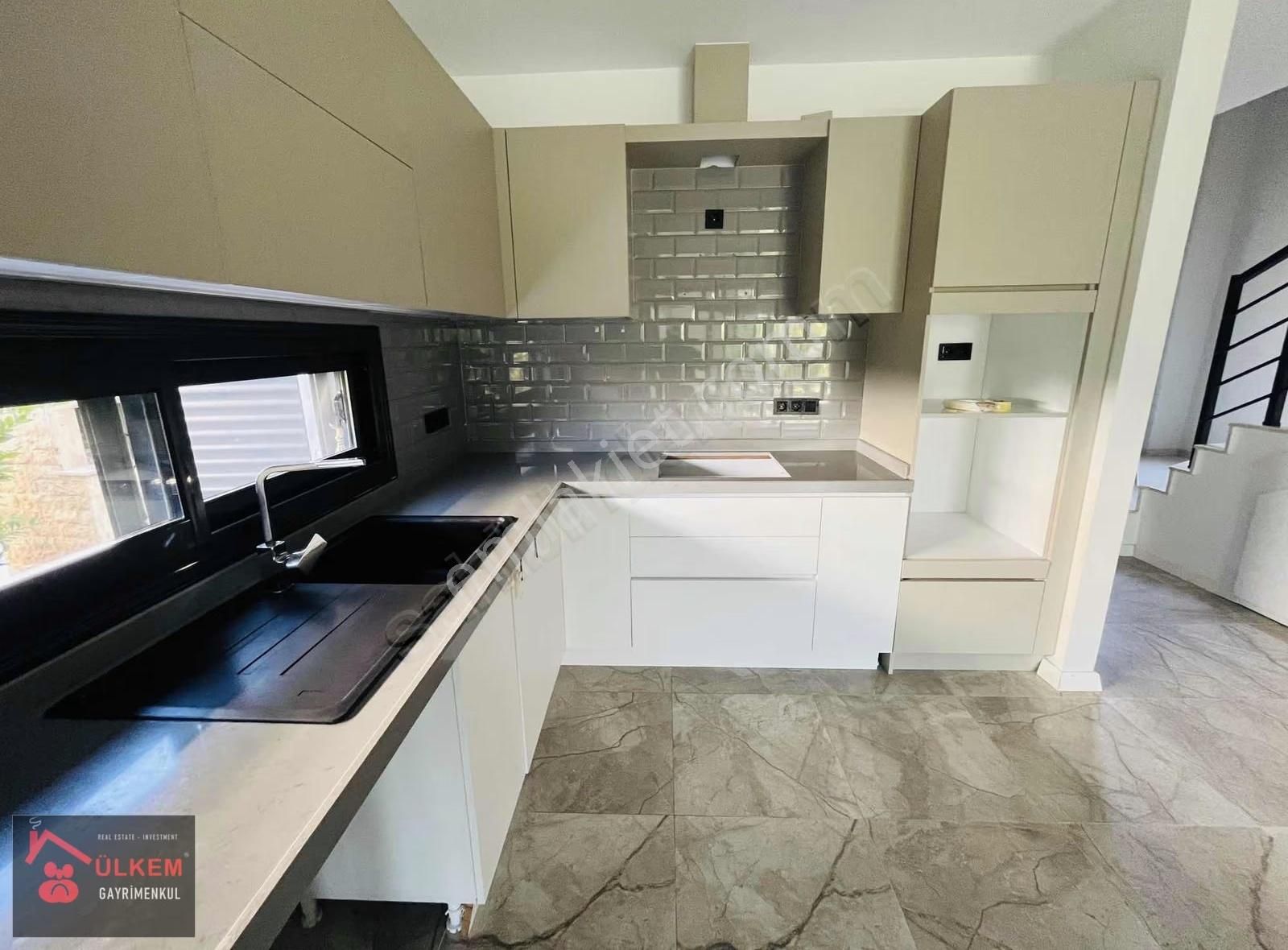 Denize Yakın Havuzlu 3+1 Nezih Konumda Villa - Görsel 2