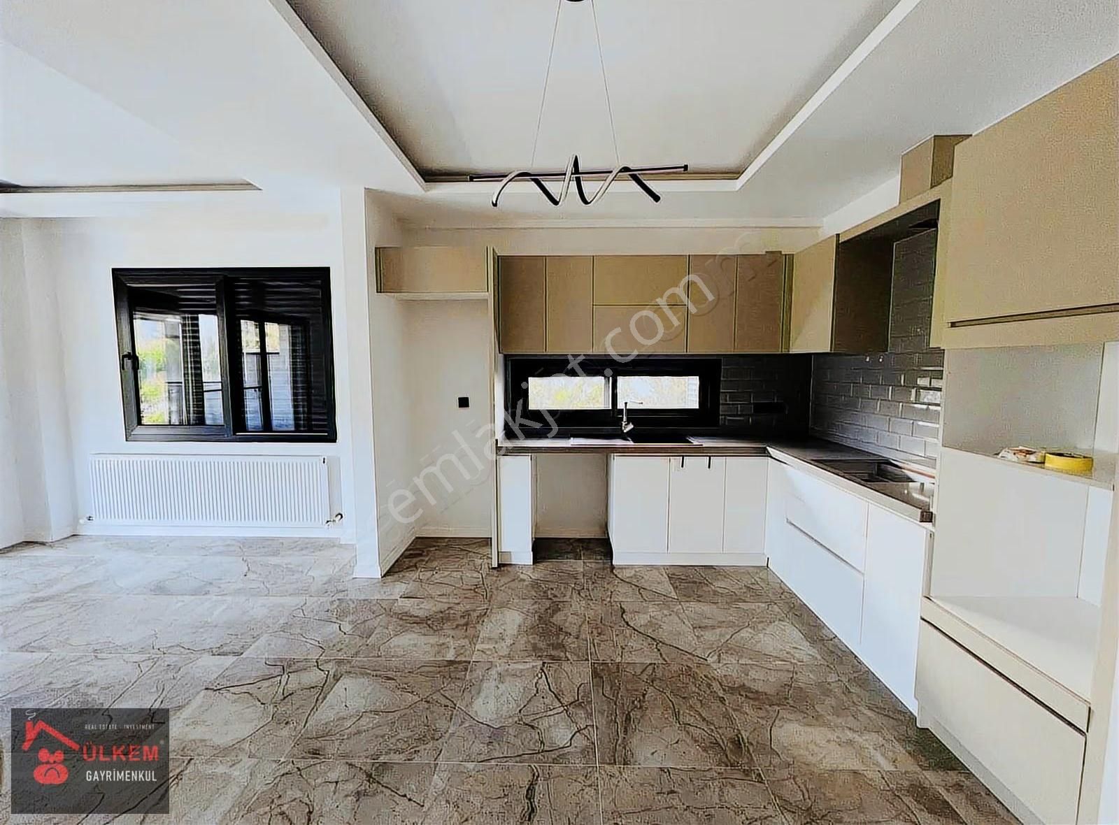 Denize Yakın Havuzlu 3+1 Nezih Konumda Villa - Görsel 12