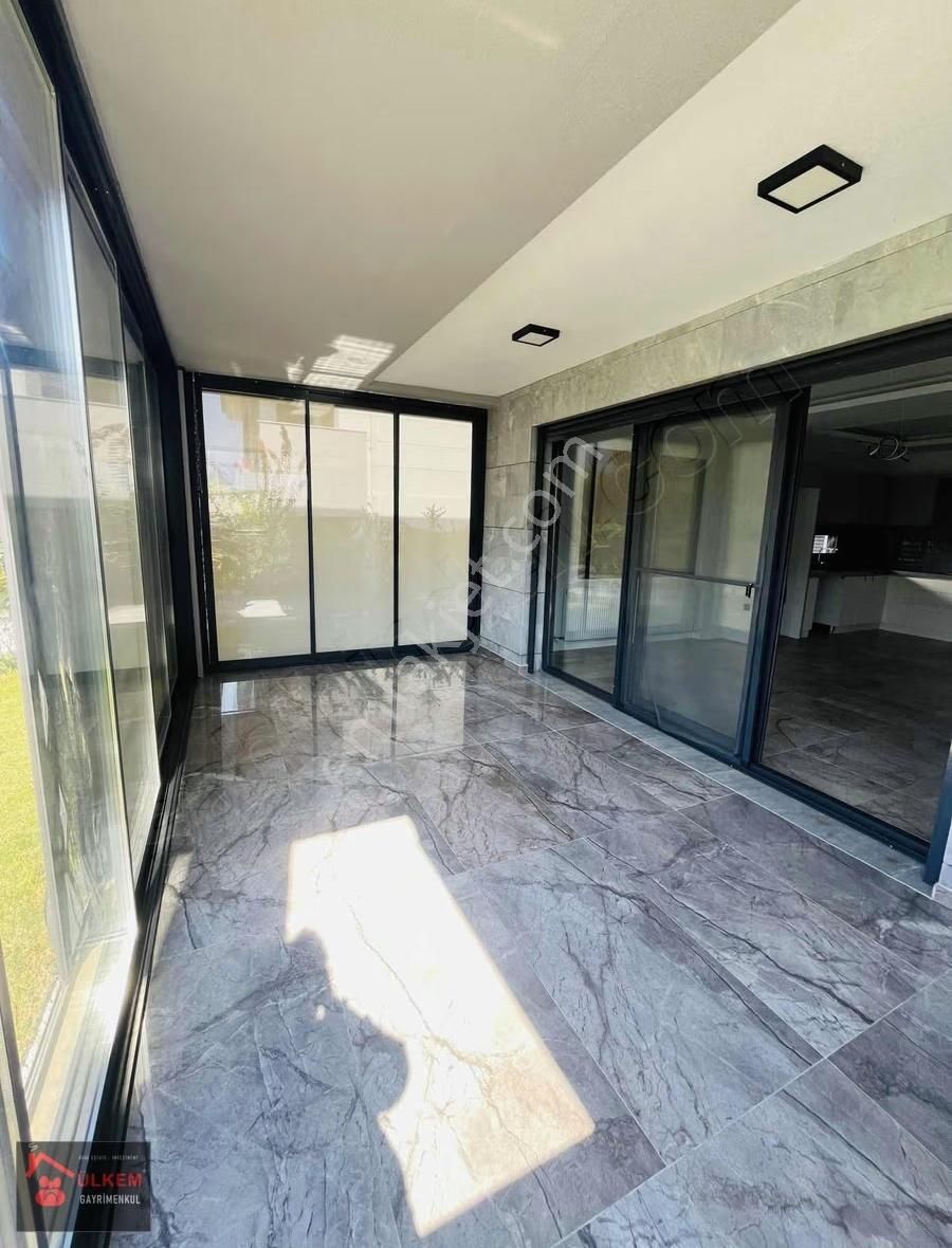 Denize Yakın Havuzlu 3+1 Nezih Konumda Villa - Görsel 15