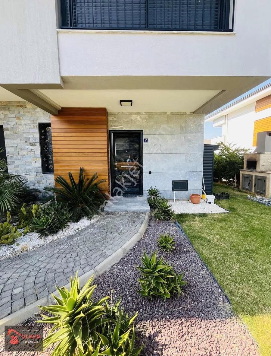 Denize Yakın Havuzlu 3+1 Nezih Konumda Villa - Görsel 30