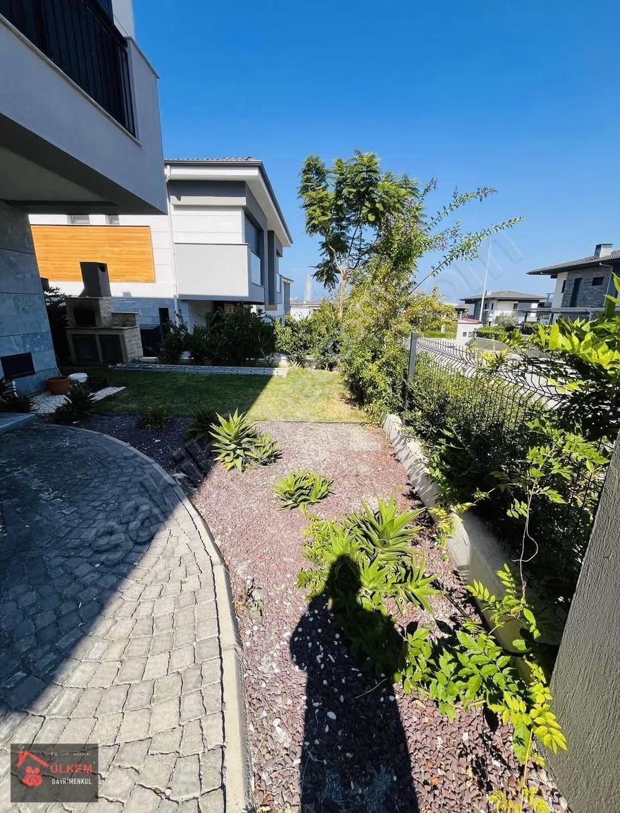 Denize Yakın Havuzlu 3+1 Nezih Konumda Villa - Görsel 13