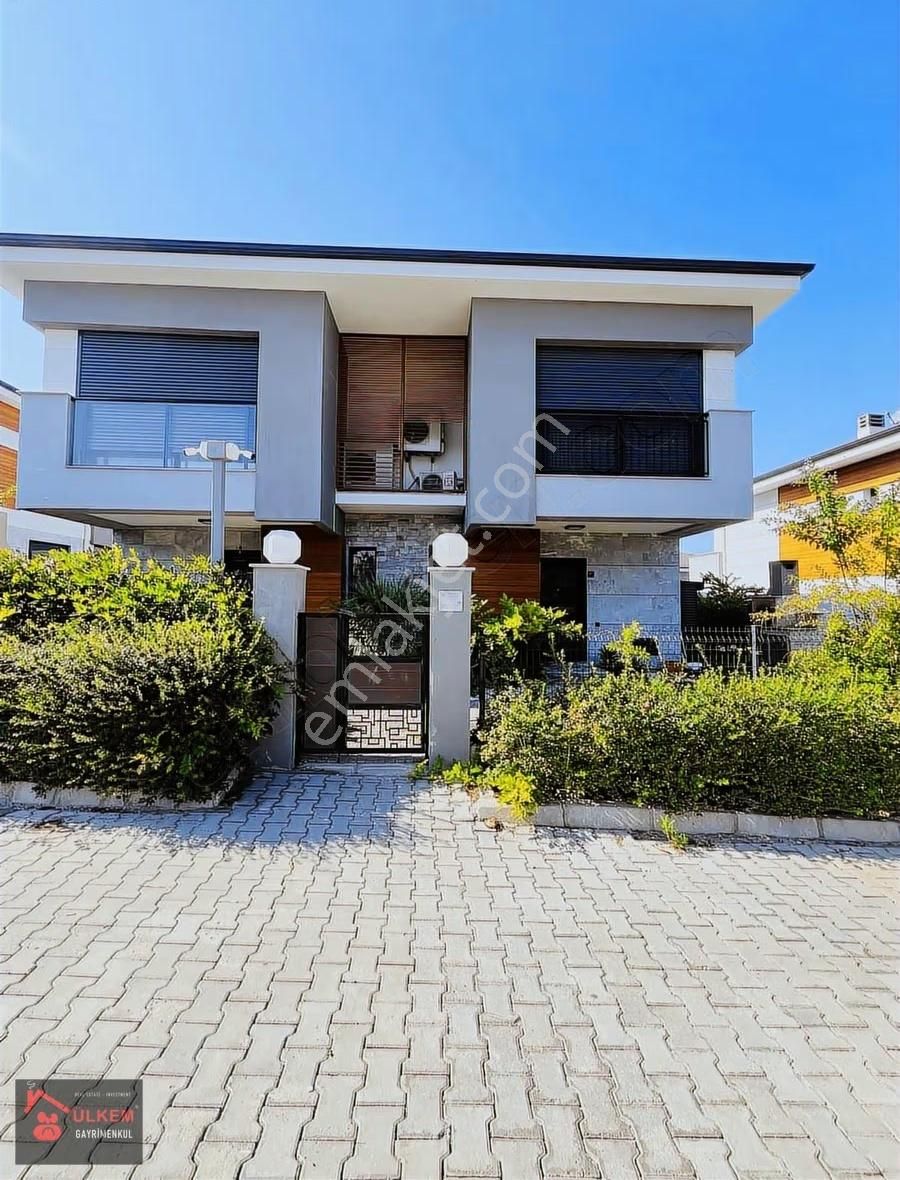 Denize Yakın Havuzlu 3+1 Nezih Konumda Villa - Görsel 7