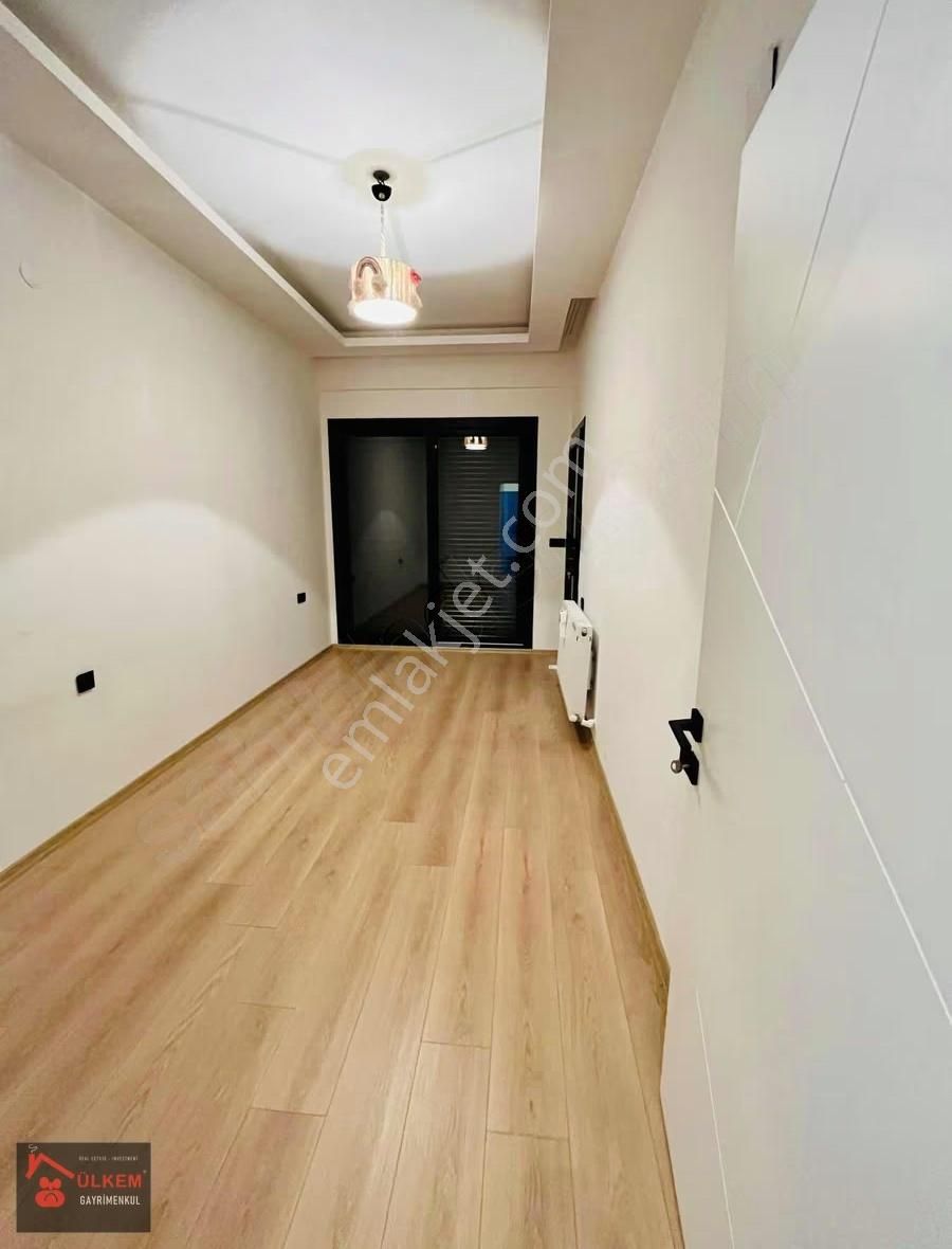 Denize Yakın Havuzlu 3+1 Nezih Konumda Villa - Görsel 21