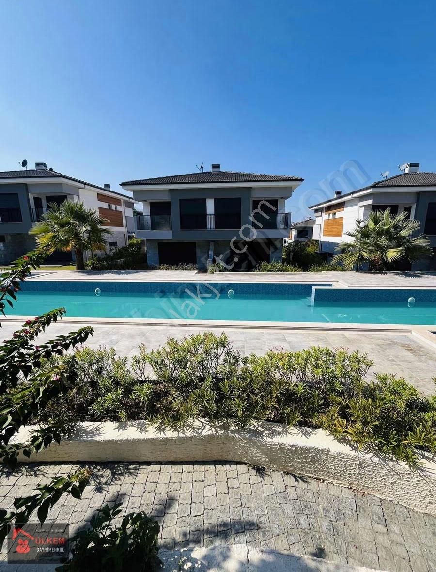 Denize Yakın Havuzlu 3+1 Nezih Konumda Villa - Görsel 33