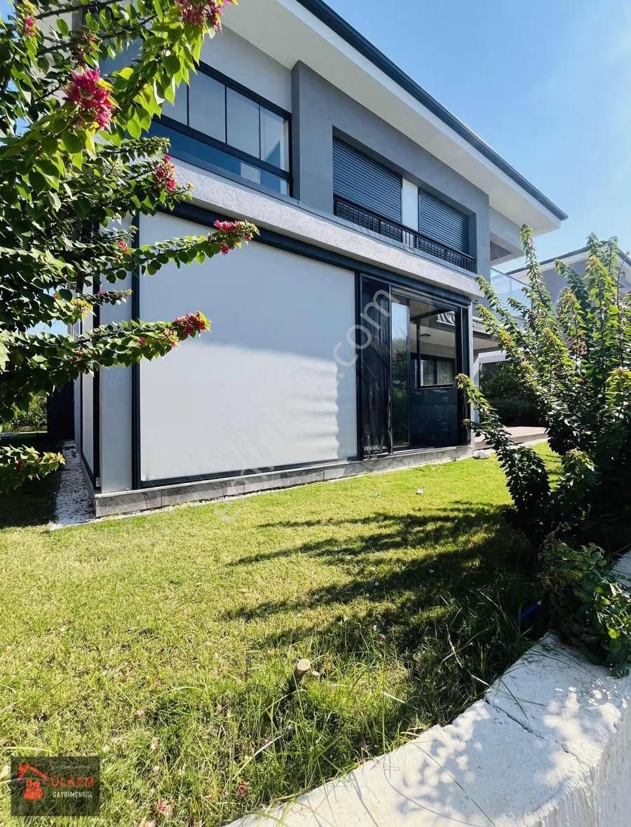 Denize Yakın Havuzlu 3+1 Nezih Konumda Villa - Görsel 25