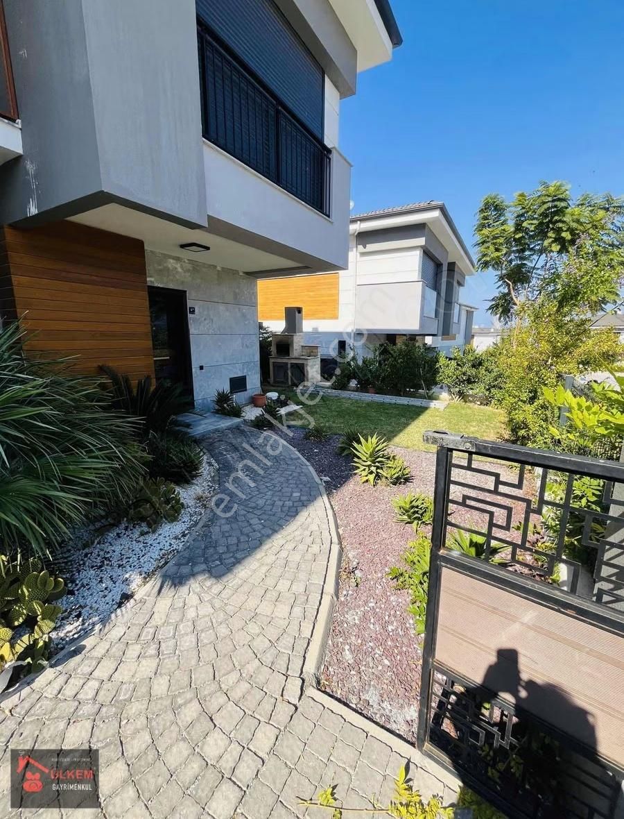 Denize Yakın Havuzlu 3+1 Nezih Konumda Villa - Görsel 5