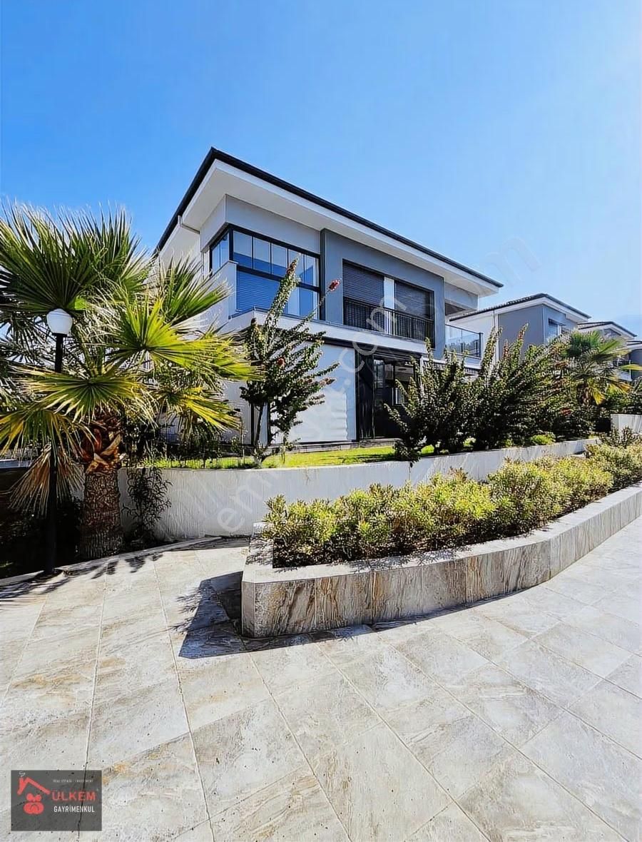 Denize Yakın Havuzlu 3+1 Nezih Konumda Villa - Görsel 34