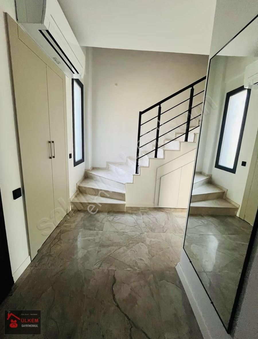 Denize Yakın Havuzlu 3+1 Nezih Konumda Villa - Görsel 11