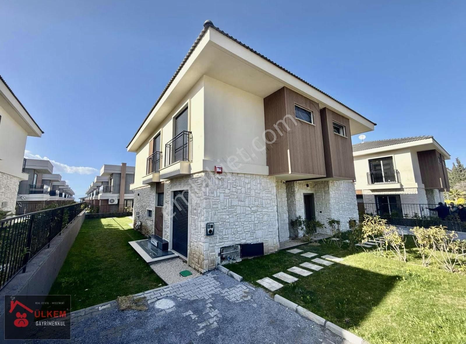 Kuşadası Avm Yakın 6+1 Hamam Suna Özel Havuzlu Doğalgazlı Villa - Görsel 24