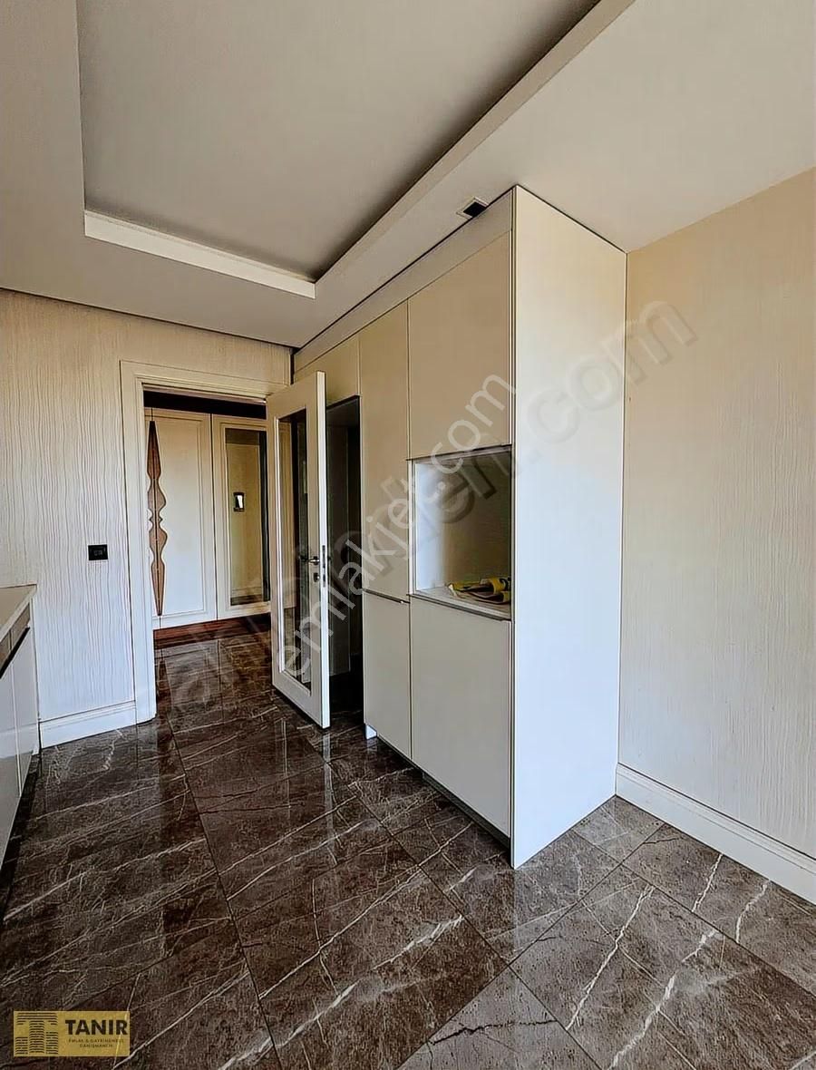 Bahçeşehir Gölet Manzaralı 207 M2 Kiralık 3+1 Daire- Boş - Görsel 13