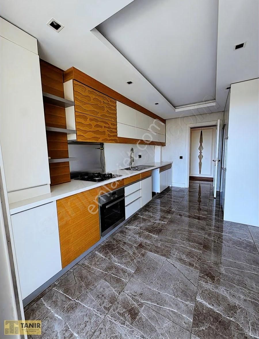 Bahçeşehir Gölet Manzaralı 207 M2 Kiralık 3+1 Daire- Boş - Görsel 11