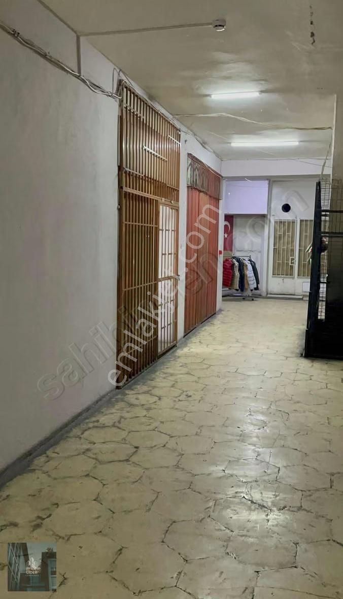 Koruycu İş Hanında Satılık Dükkan