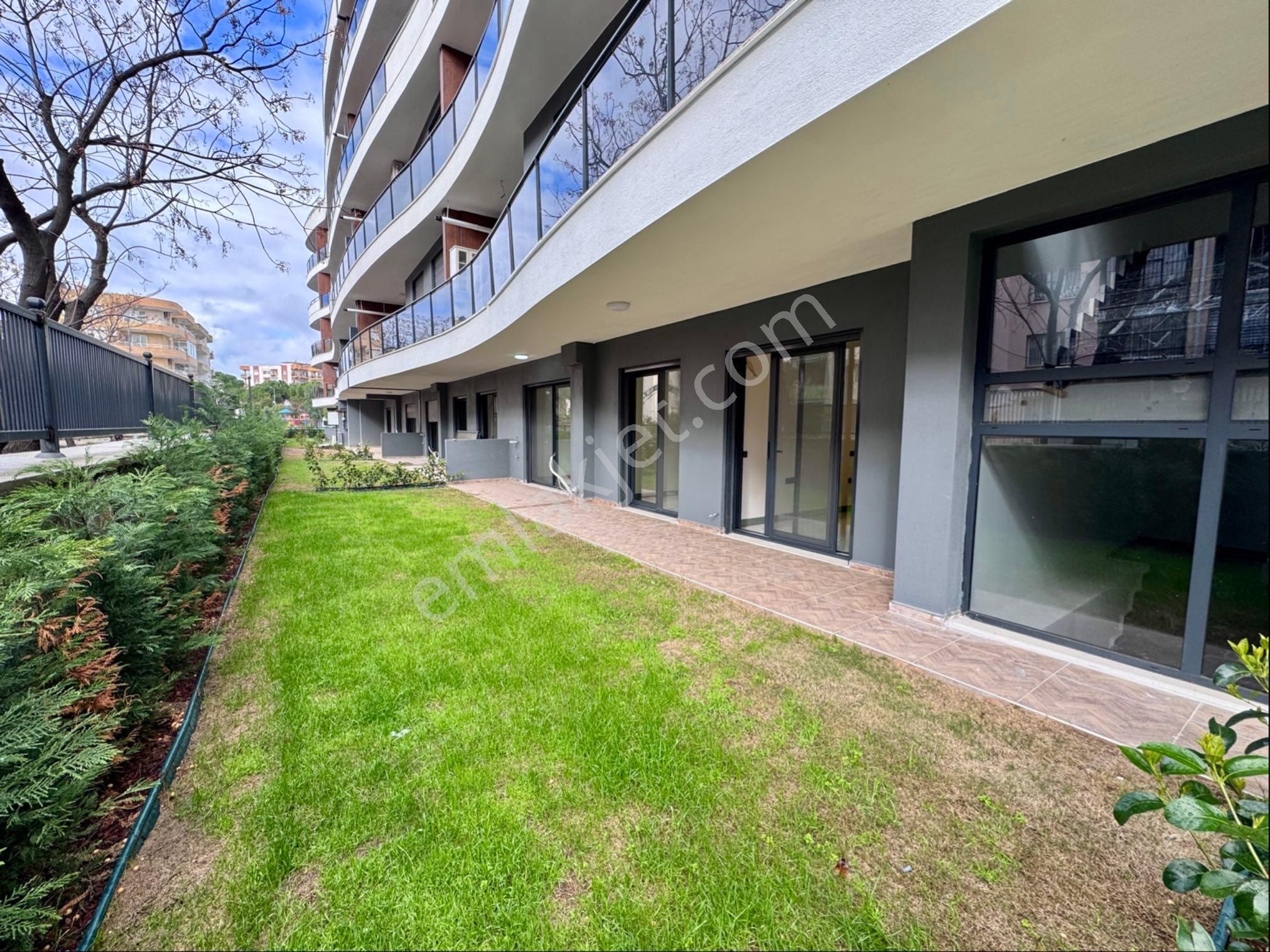 Kuşadası Mat Suit’te Güvenlikli Havuzlu Bahçe Katı 2+1 - Görsel 20