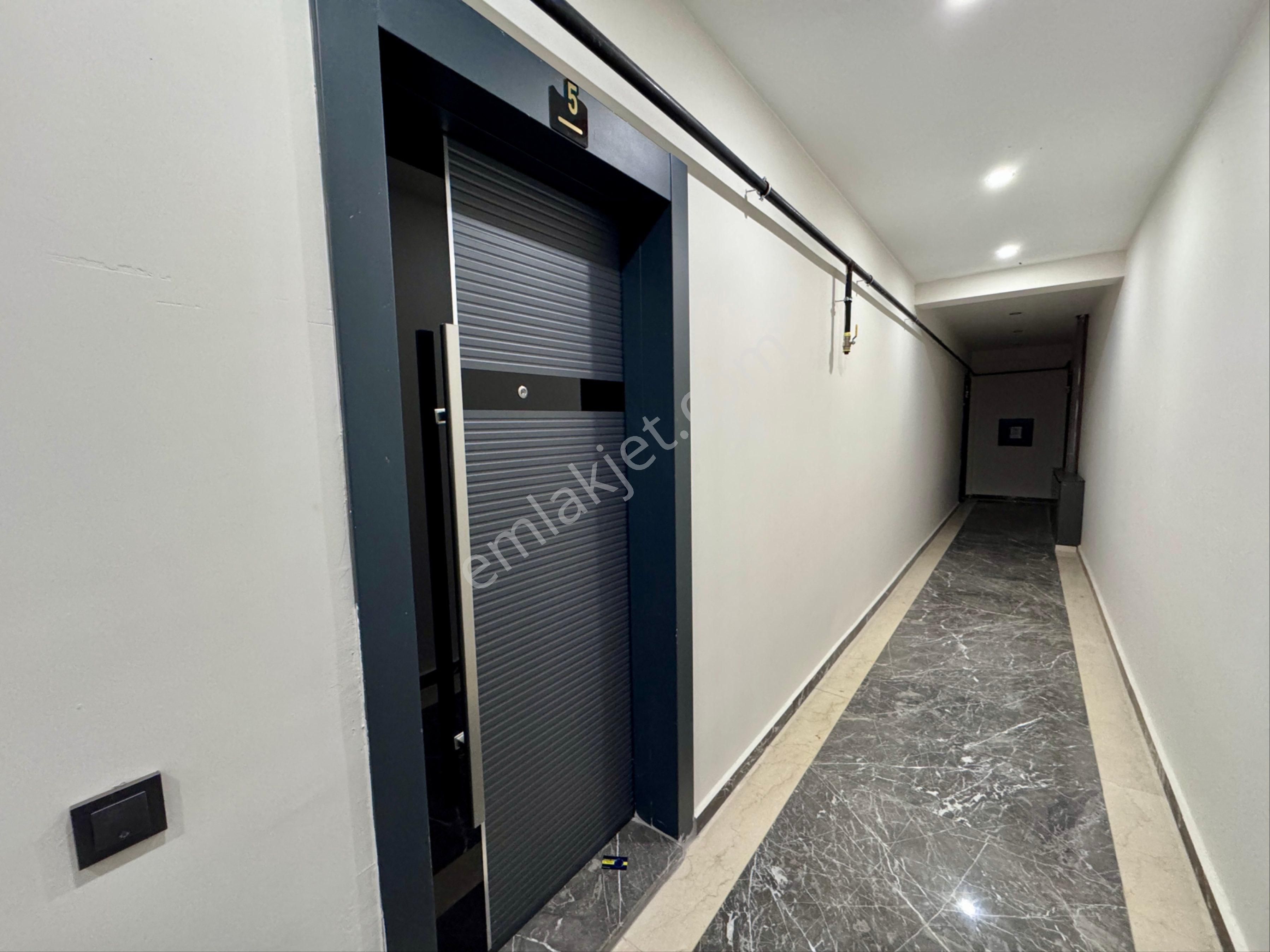 Kuşadası Mat Suit’te Güvenlikli Havuzlu Bahçe Katı 2+1 - Görsel 23