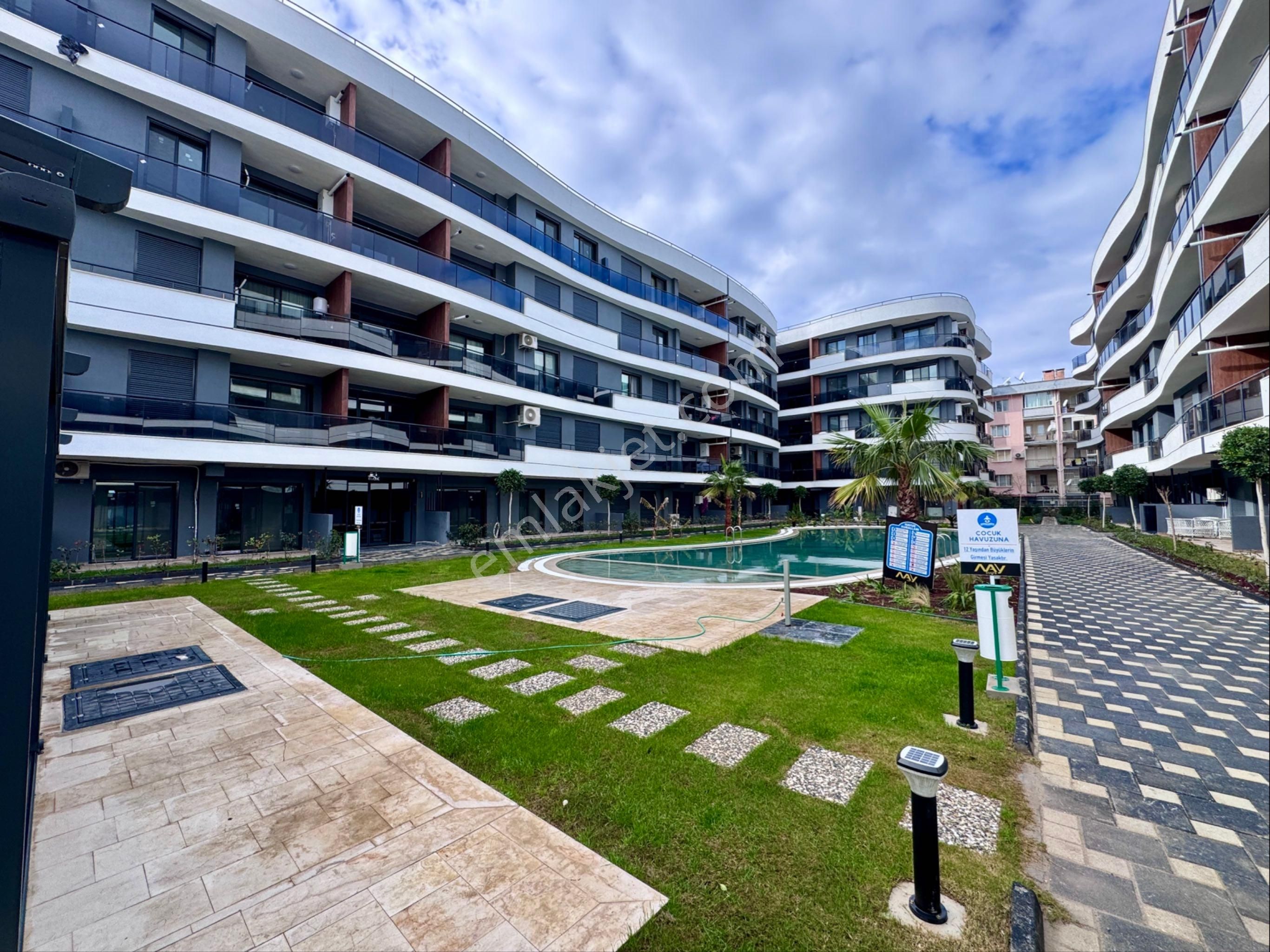 Kuşadası Mat Suit’te Güvenlikli Havuzlu Bahçe Katı 2+1