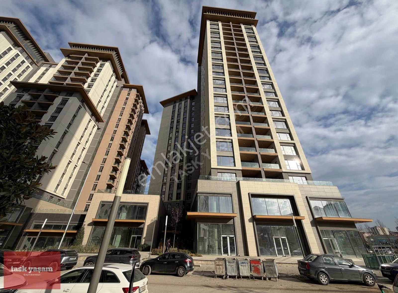 Kadıköy Fikirtepe 2.etap Emlak Konut Satılık 4+1 Daire Köşe Bina