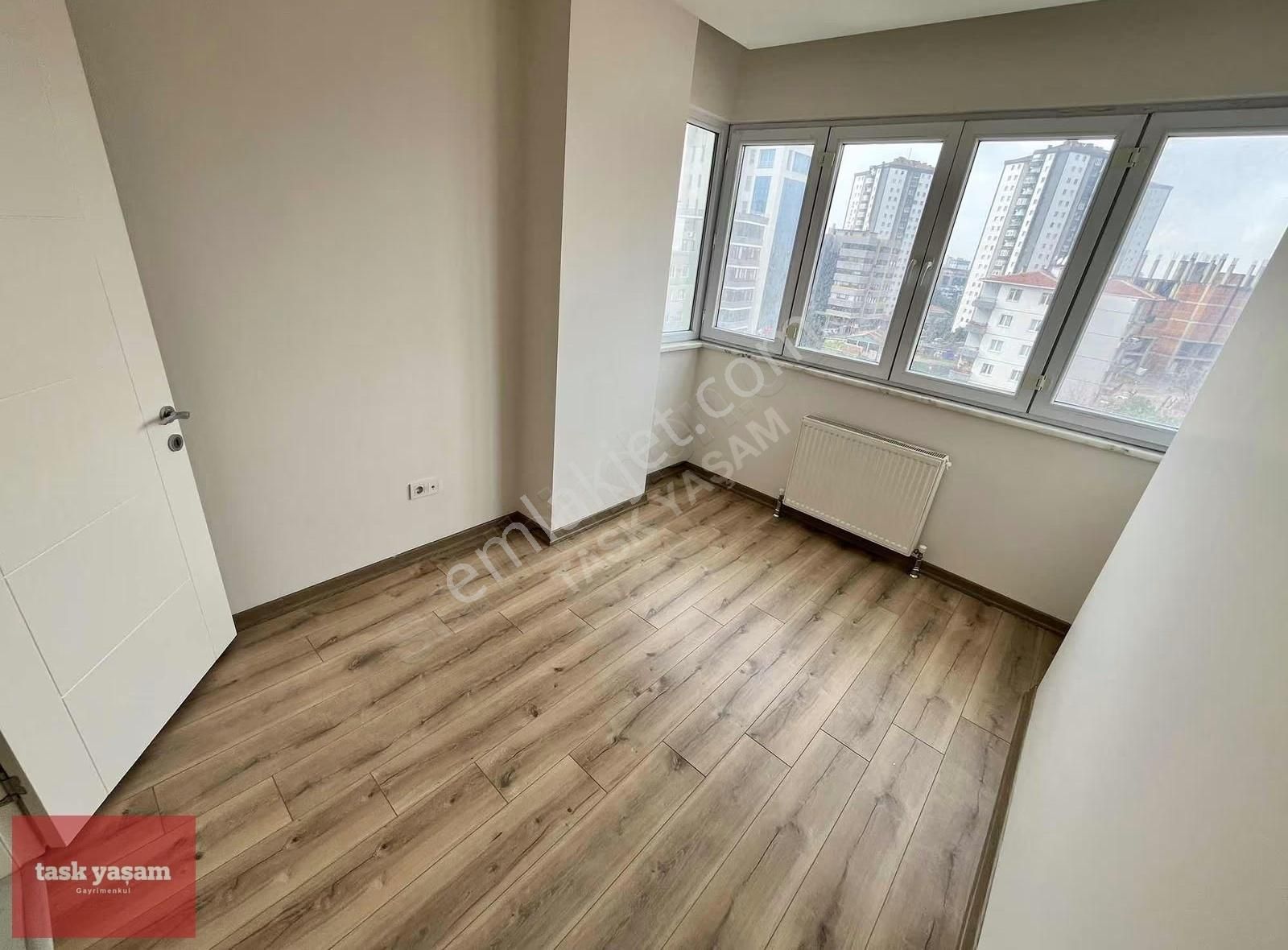 İçerenköyün Nezih Lokasyonunda Ferah 3+1 Otoparklı Daire - Görsel 16