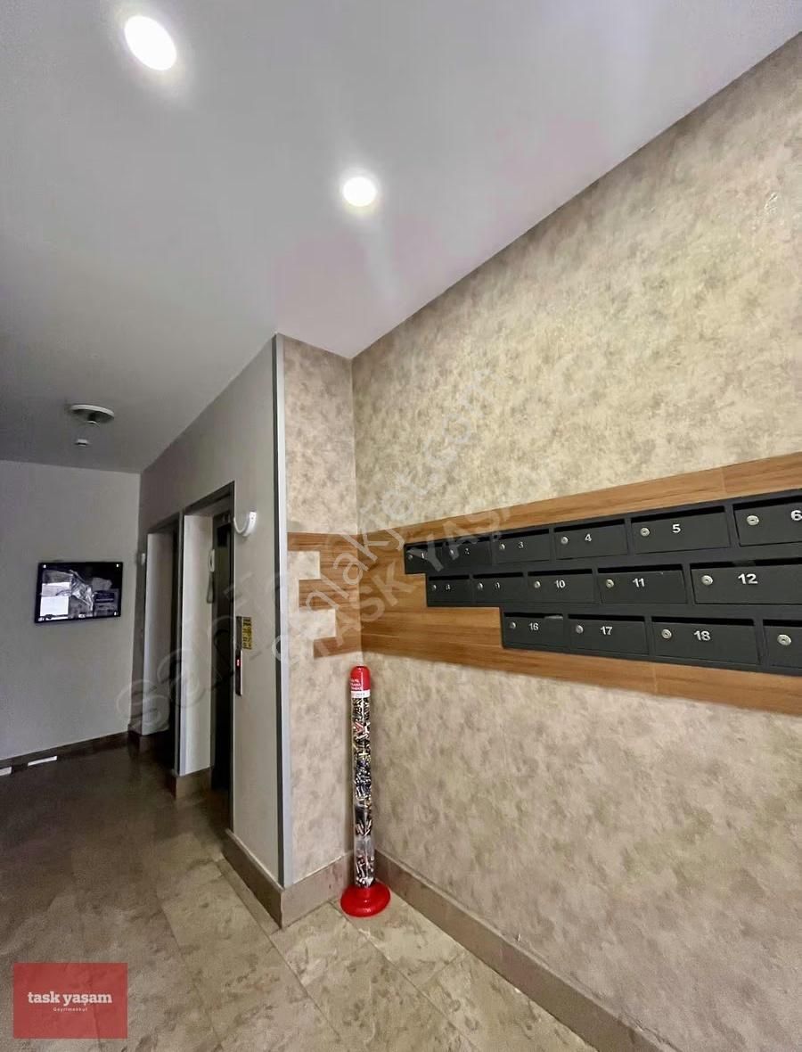 İçerenköyün Nezih Lokasyonunda Ferah 3+1 Otoparklı Daire - Görsel 24