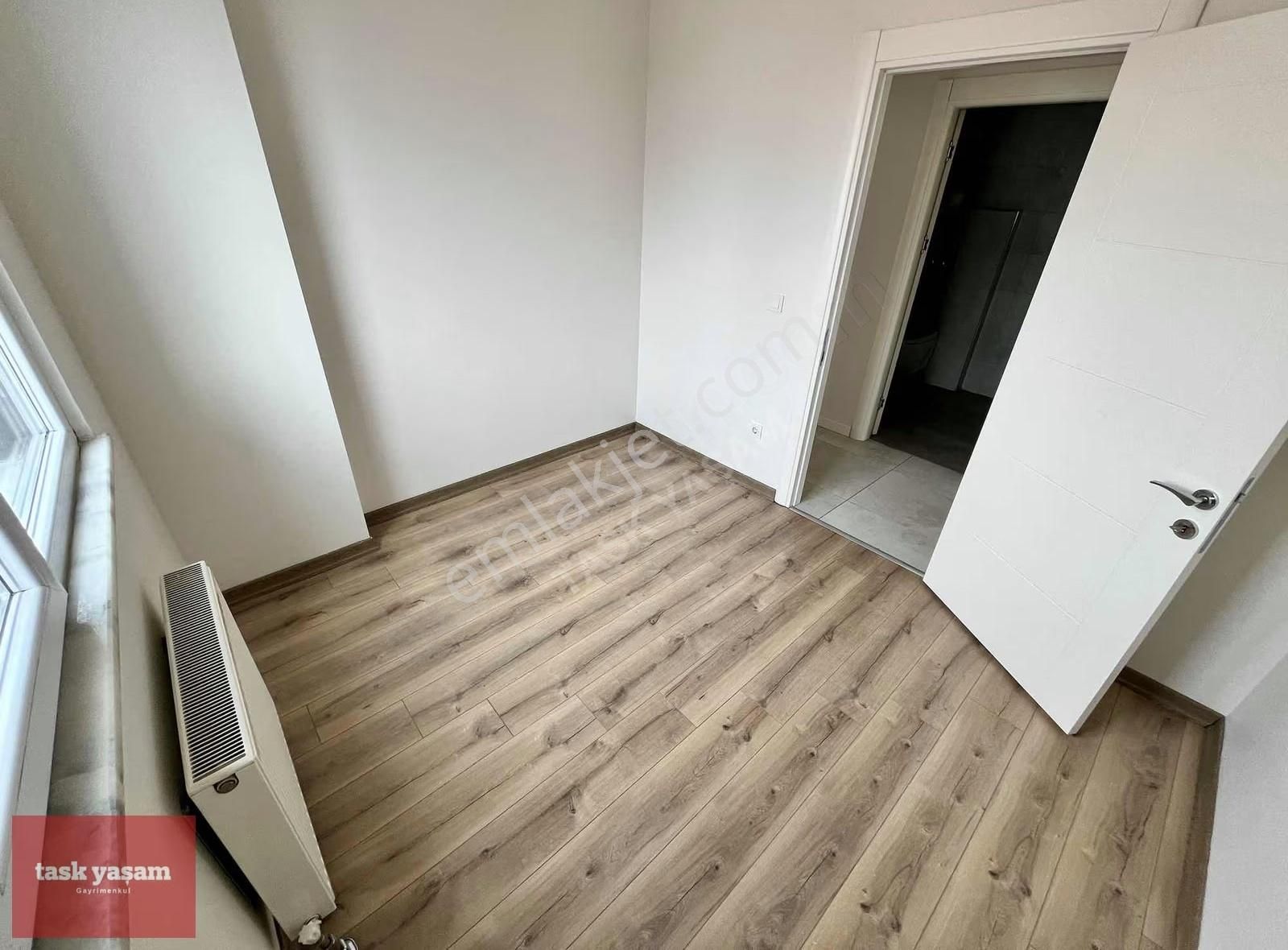 İçerenköyün Nezih Lokasyonunda Ferah 3+1 Otoparklı Daire - Görsel 11
