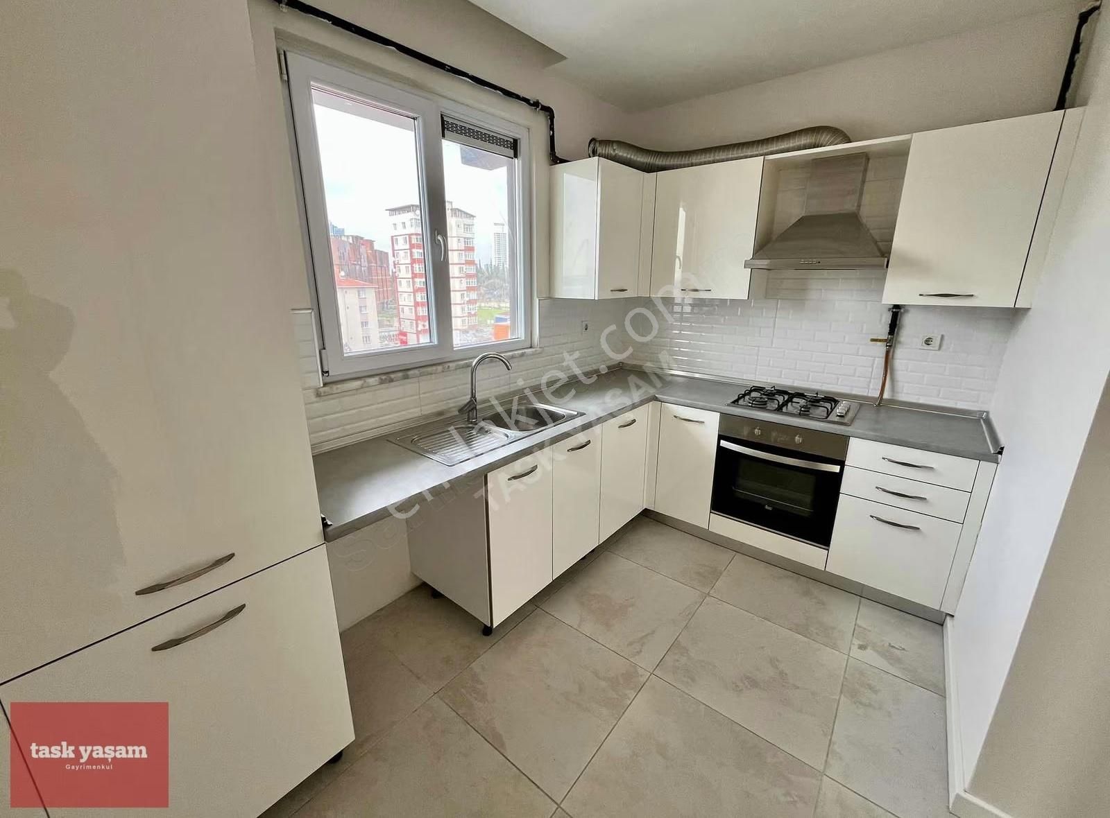 İçerenköyün Nezih Lokasyonunda Ferah 3+1 Otoparklı Daire - Görsel 18