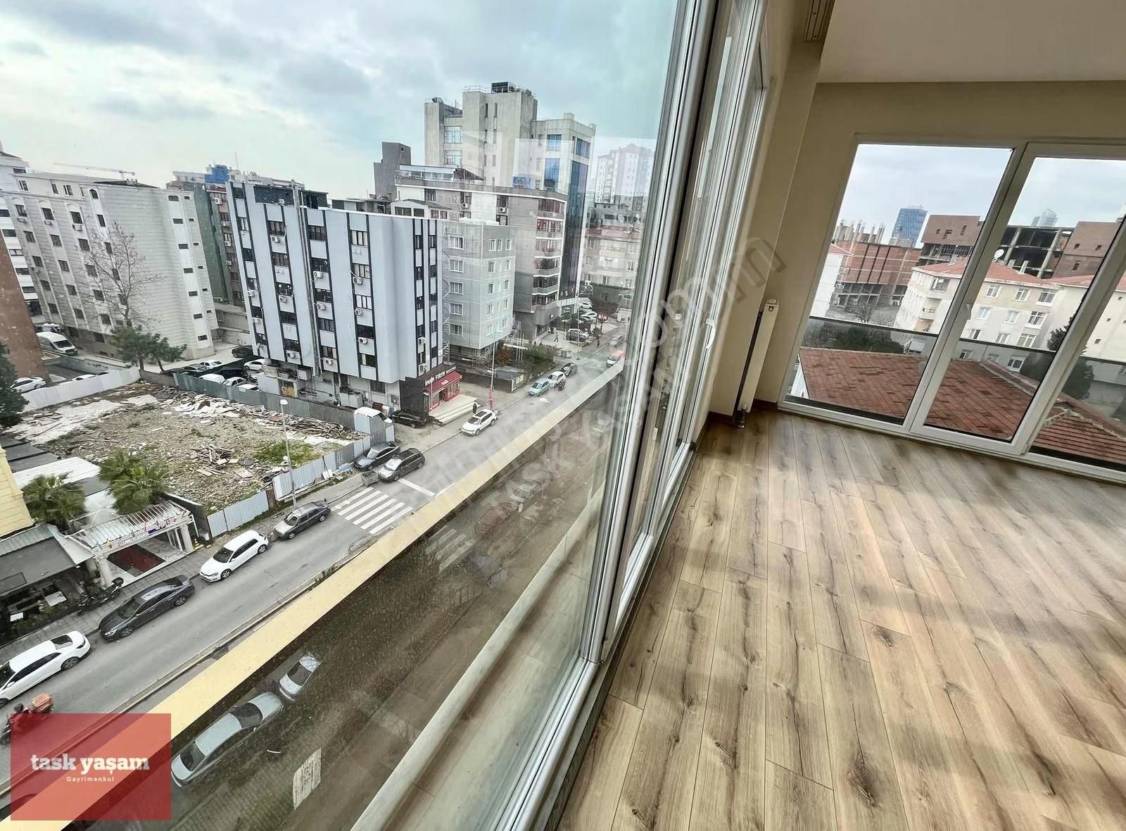 İçerenköyün Nezih Lokasyonunda Ferah 3+1 Otoparklı Daire