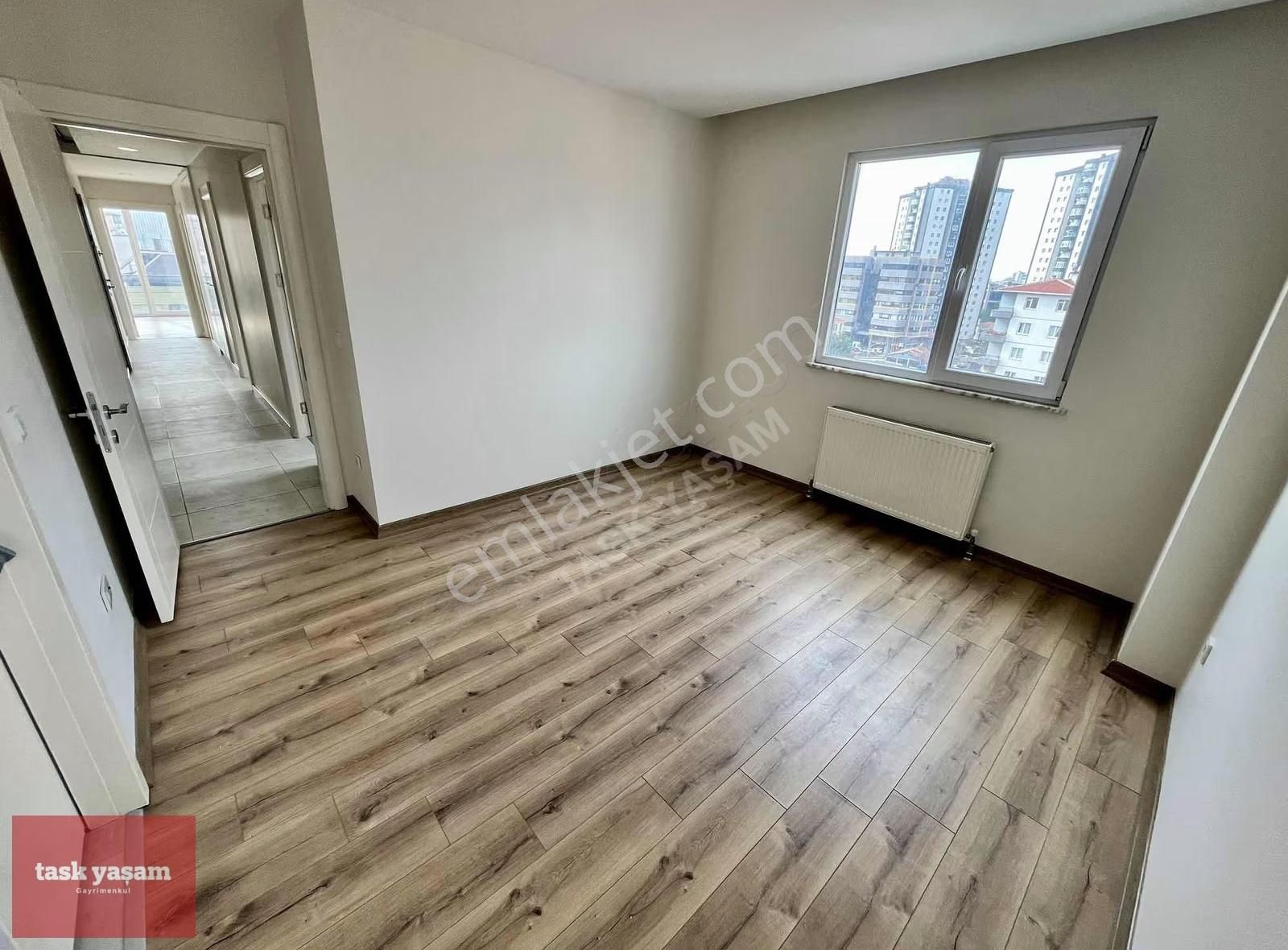 İçerenköyün Nezih Lokasyonunda Ferah 3+1 Otoparklı Daire - Görsel 26