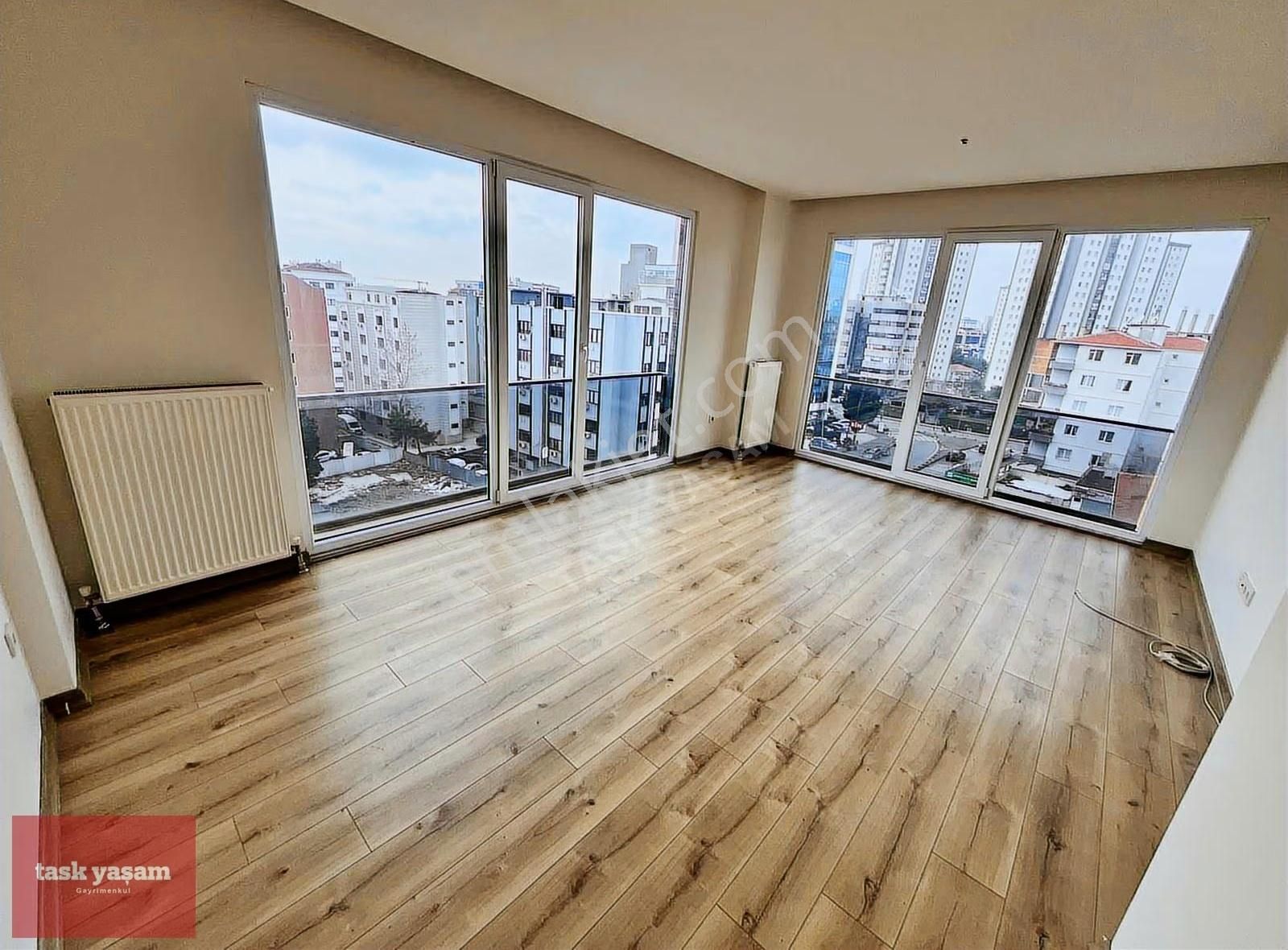 İçerenköyün Nezih Lokasyonunda Ferah 3+1 Otoparklı Daire - Görsel 9