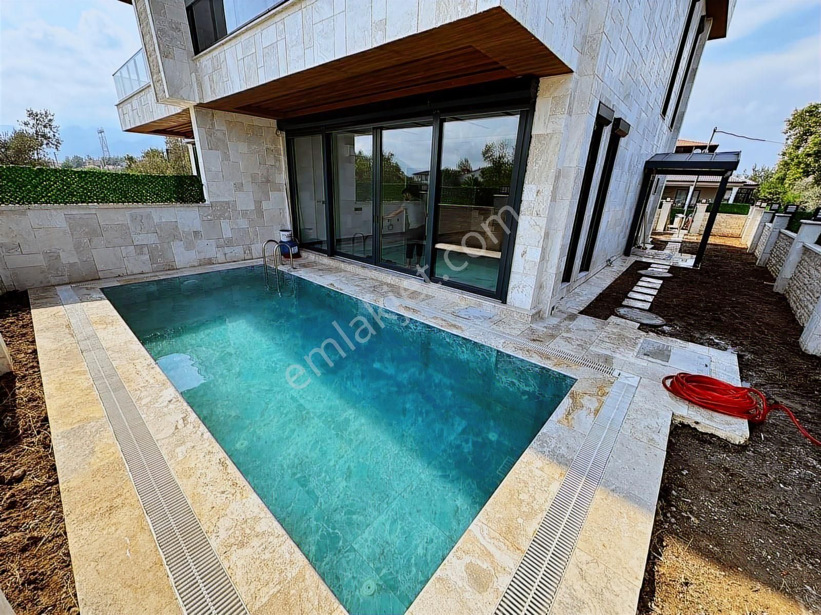 Antalya'da 450 M2 7+1 Havuz 4 Katlı Asansör Ultra Lüks İskanlı - Görsel 6