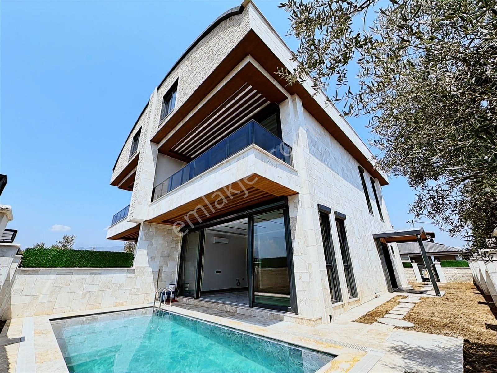 Antalya'da 450 M2 7+1 Havuz 4 Katlı Asansör Ultra Lüks İskanlı - Görsel 2