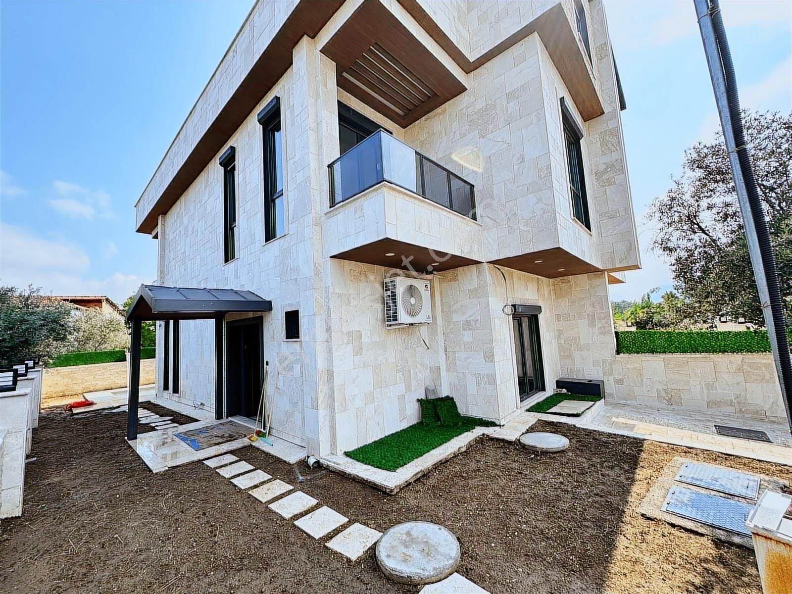 Antalya'da 450 M2 7+1 Havuz 4 Katlı Asansör Ultra Lüks İskanlı - Görsel 7