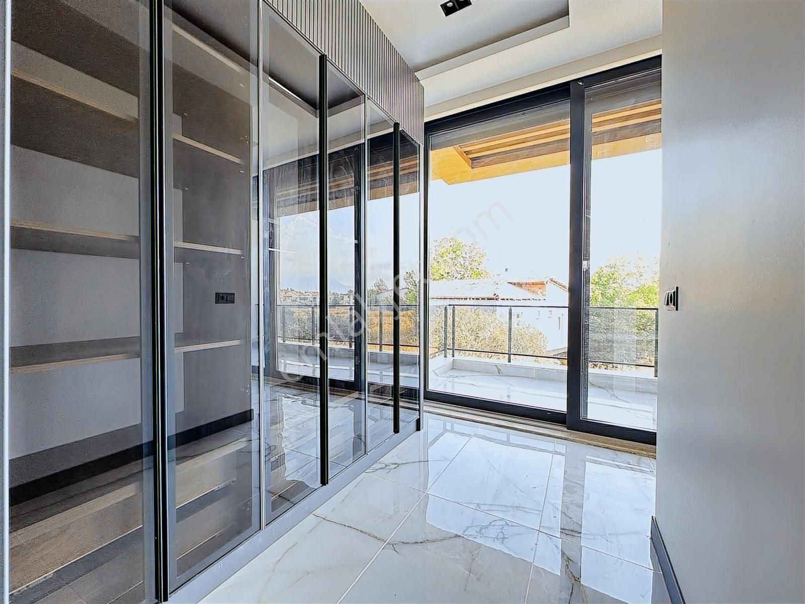 Antalya'da 450 M2 7+1 Havuz 4 Katlı Asansör Ultra Lüks İskanlı - Görsel 3