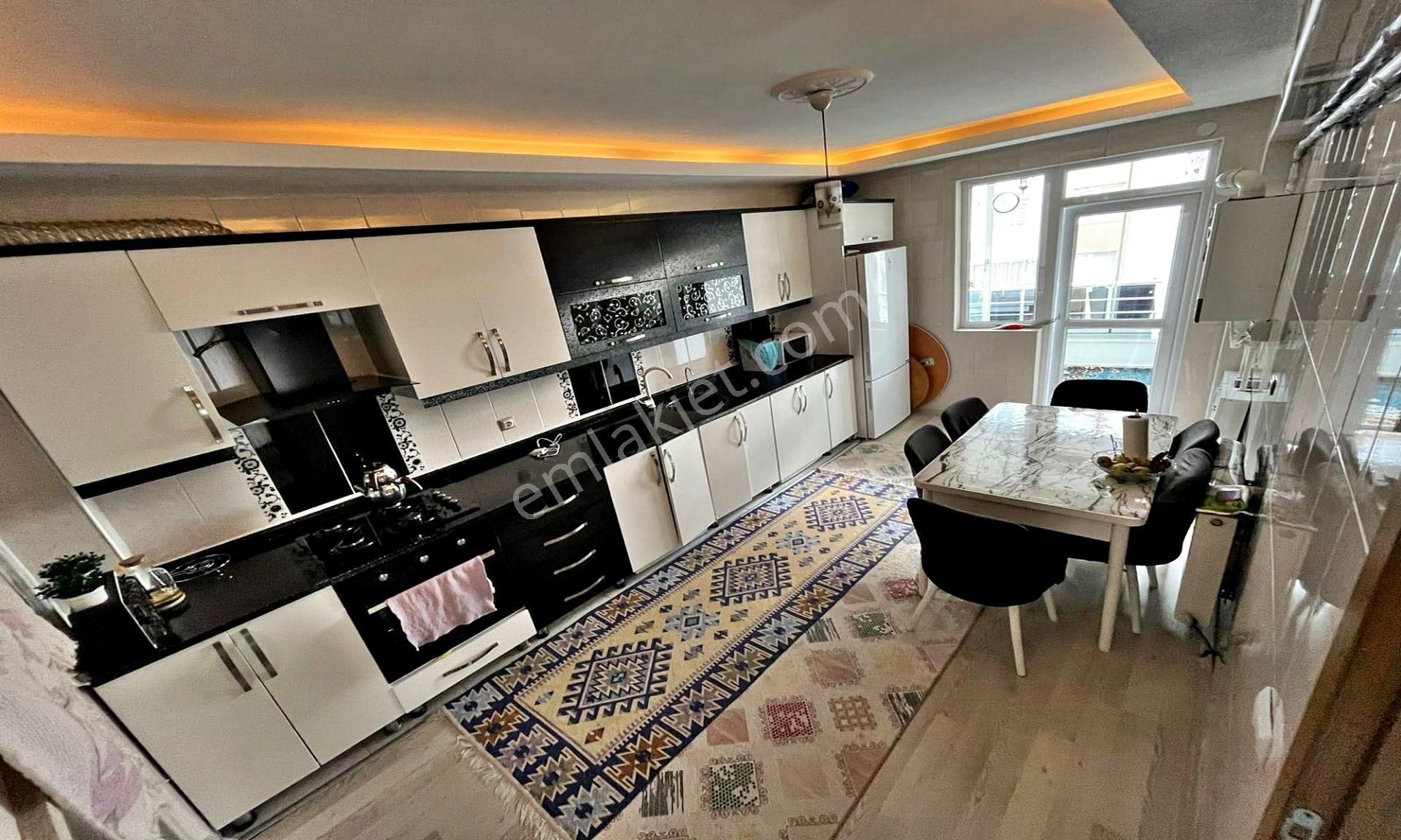 Mevlana Kültür Merkezi Yanı Katta Köşe Başı Full Yapılı 3+1 !