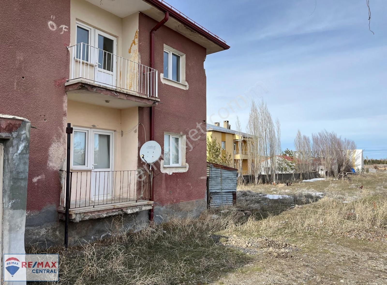 Re/max Central'dan Ulaş Merkez'de Satılık 2+1 Daire - Görsel 9