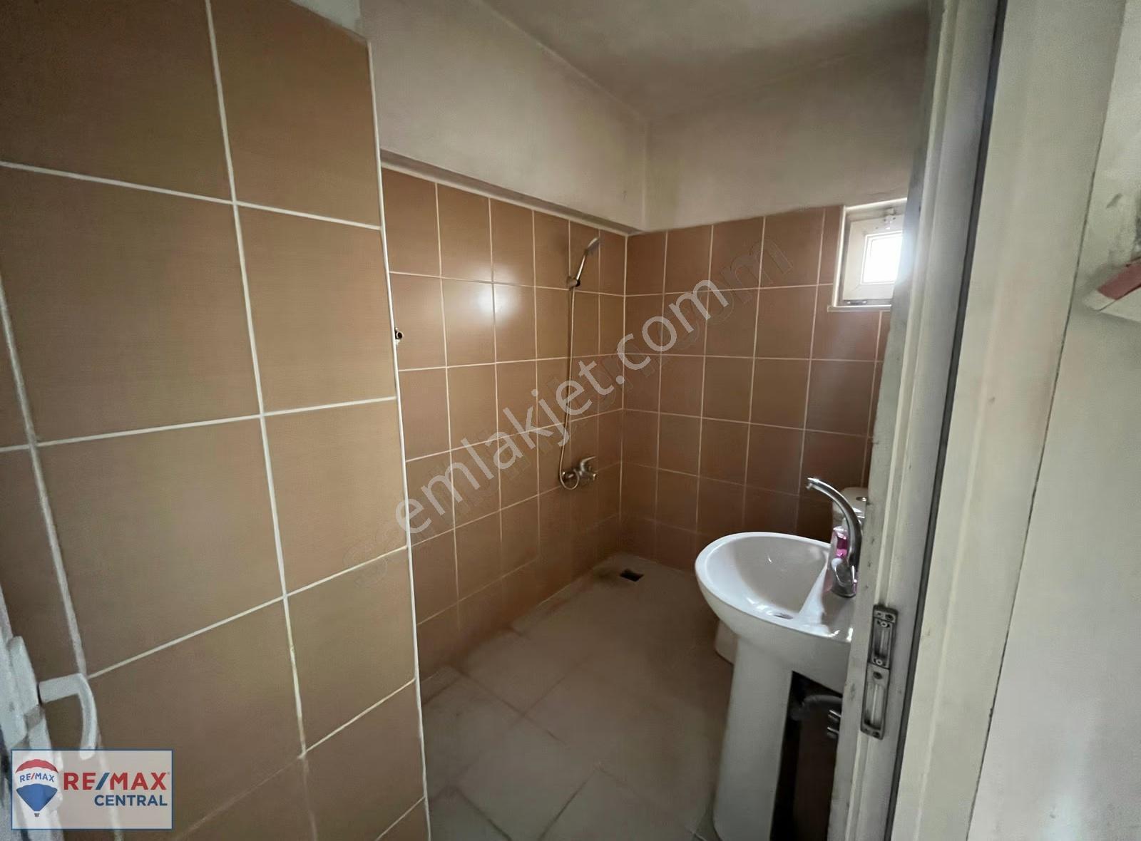 Re/max Central'dan Ulaş Merkez'de Satılık 2+1 Daire - Görsel 8