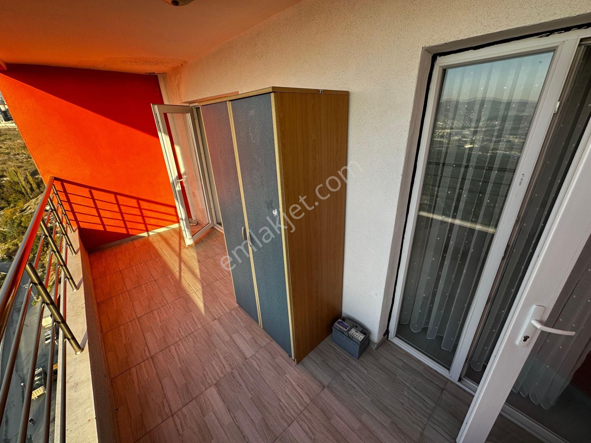 Kariyer'den Site İçinde Ultra Lux 2 Teras Balkonlu Full Manzaralı 3+1 Daire - Görsel 23