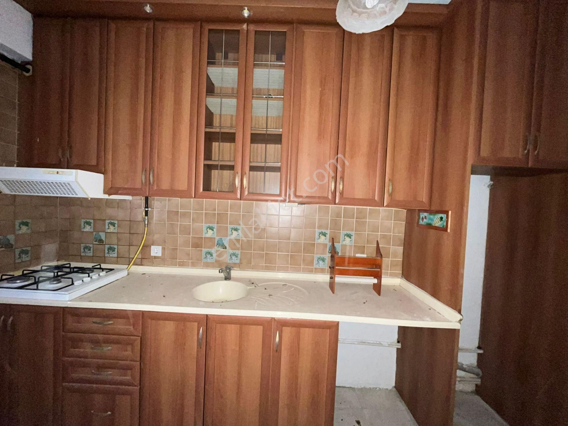 Asil'den Üçkuyularda Cadde Yanı 2+1 Otoparklı Temiz Daire - Görsel 10