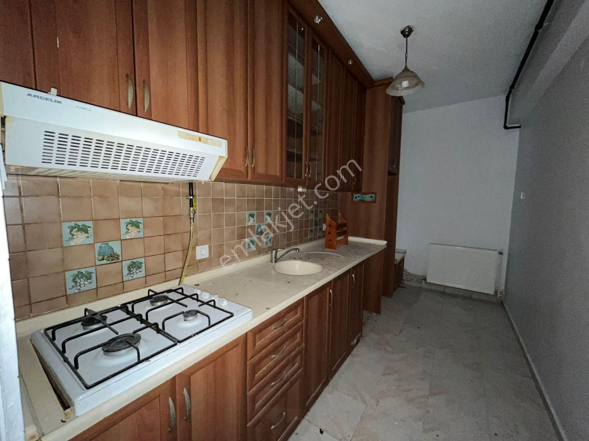 Asil'den Üçkuyularda Cadde Yanı 2+1 Otoparklı Temiz Daire - Görsel 8