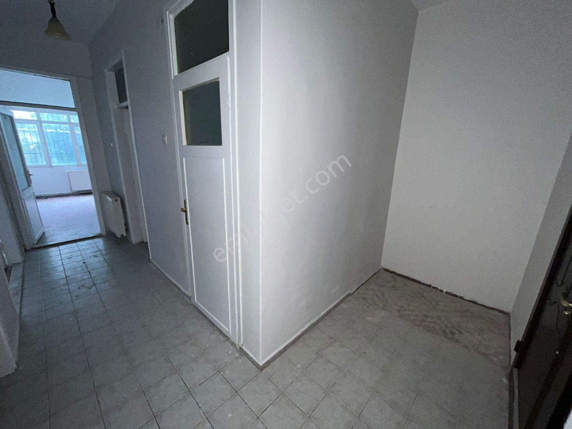 Asil'den Üçkuyularda Cadde Yanı 2+1 Otoparklı Temiz Daire - Görsel 16