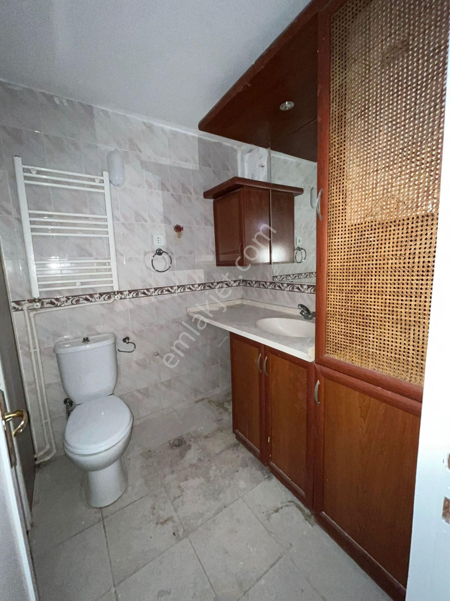 Asil'den Üçkuyularda Cadde Yanı 2+1 Otoparklı Temiz Daire - Görsel 12