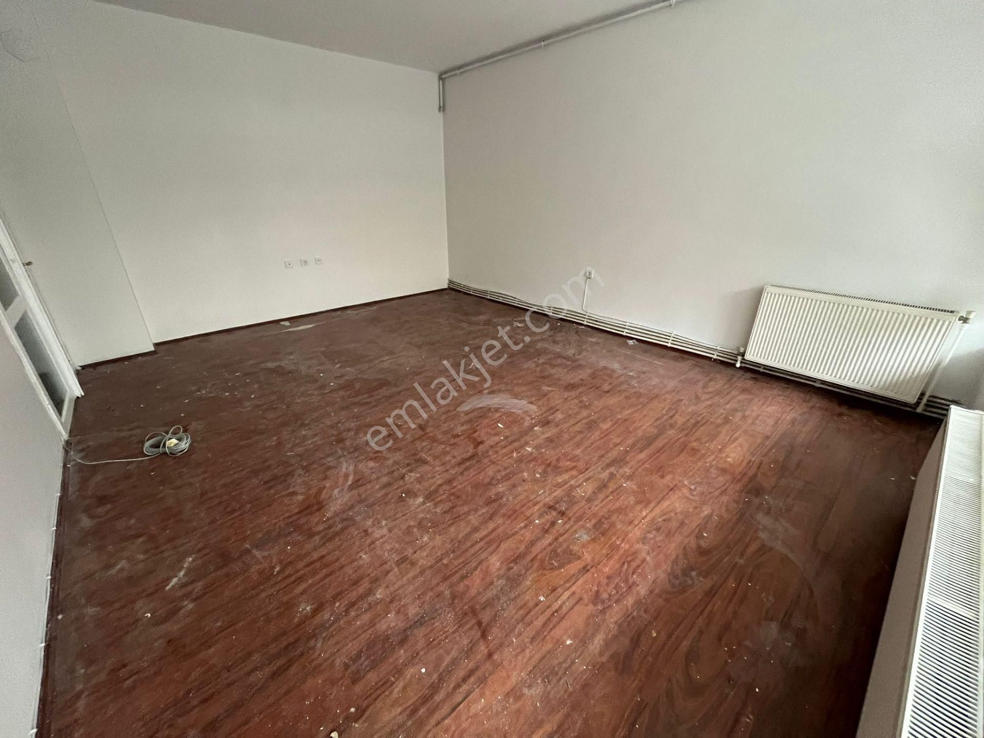 Asil'den Üçkuyularda Cadde Yanı 2+1 Otoparklı Temiz Daire - Görsel 3