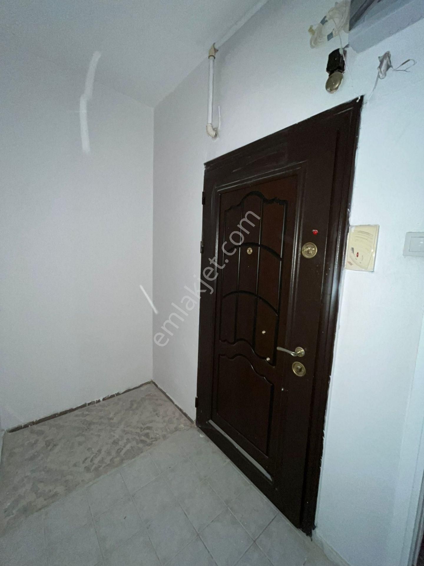 Asil'den Üçkuyularda Cadde Yanı 2+1 Otoparklı Temiz Daire - Görsel 20