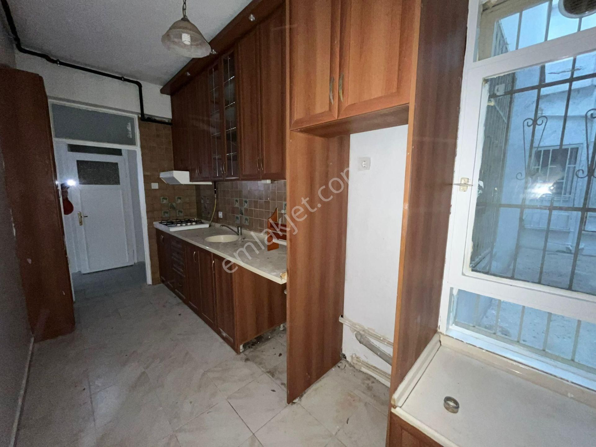 Asil'den Üçkuyularda Cadde Yanı 2+1 Otoparklı Temiz Daire - Görsel 11