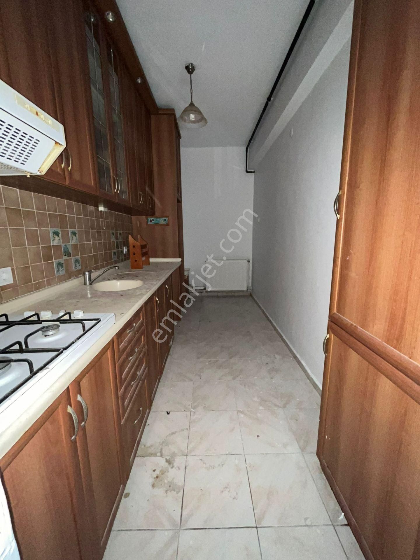 Asil'den Üçkuyularda Cadde Yanı 2+1 Otoparklı Temiz Daire - Görsel 9