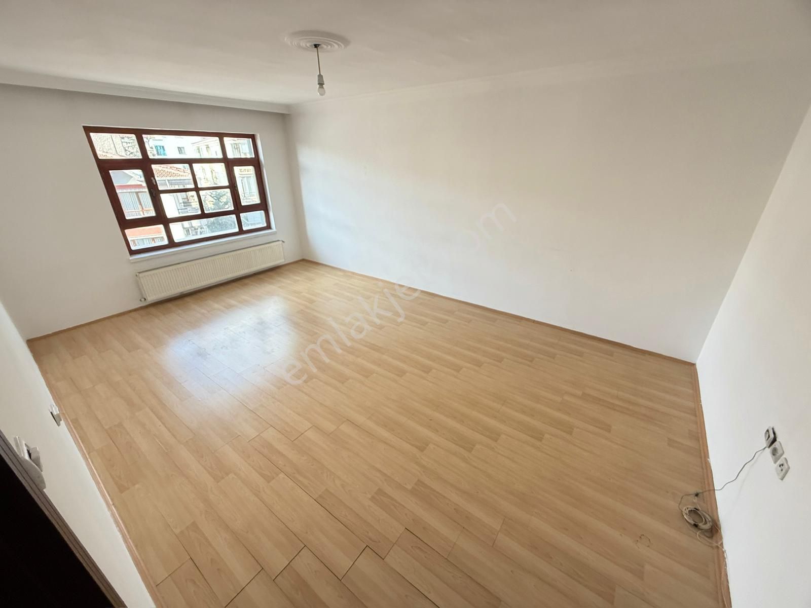 İncirli Barışyolu Caddesi'nde Ara Katta Geniş Çift Balkon 3+1 Daire - Görsel 7